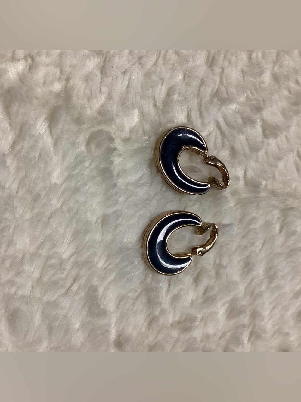Vintage 1978 AVON Reversible Clip-on Earrings Cream/Blue Gold Tone